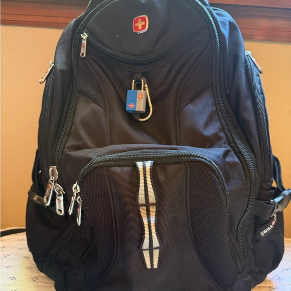 SwissGear Airflow Black and Gray Men's Backpack - Picture 1 of 5